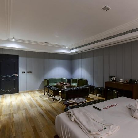 The Downton Hotel Rāipur Esterno foto