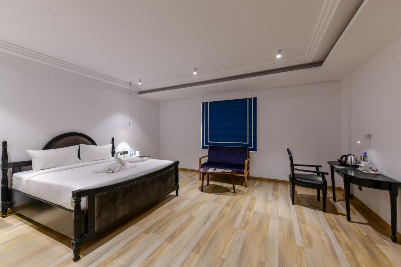 The Downton Hotel Rāipur Esterno foto